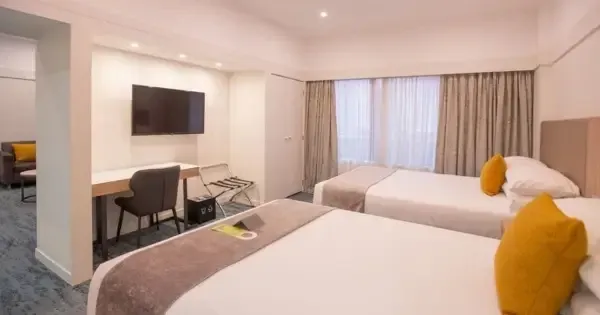 A family room at James Cook Hotel Grand Chancellor in Wellington