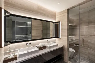Presidential Pool Suite