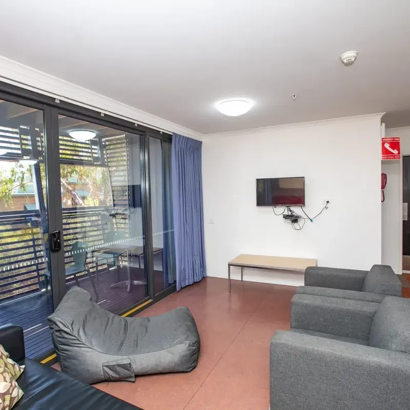 Hillside-lounge-hillside