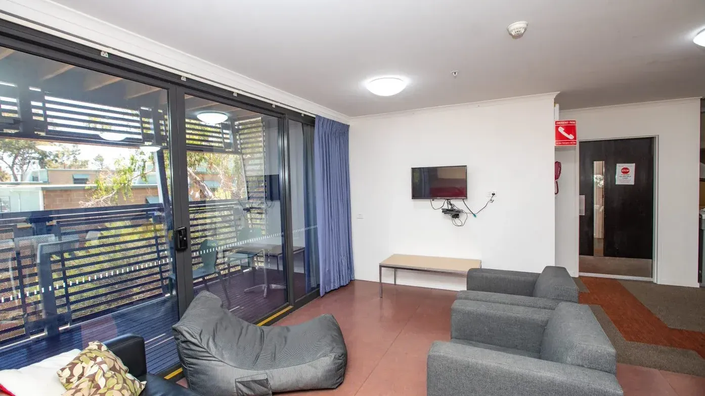 Hillside-lounge-hillside