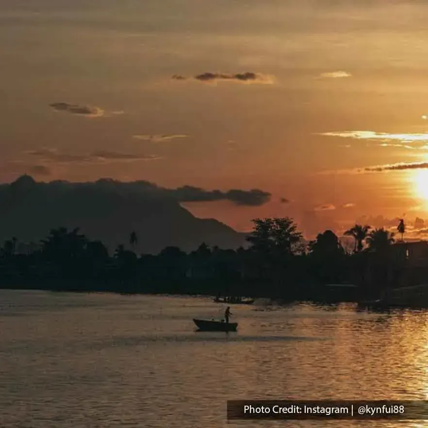 Enjoy a peaceful view of the sea view when you are here at Sarawak River - Lexis Hibiscus
