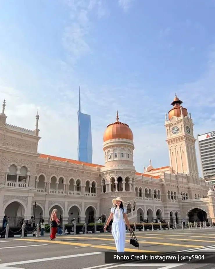 Wide view of Sultan Abdul Samad Building with Merdeka 118 behind