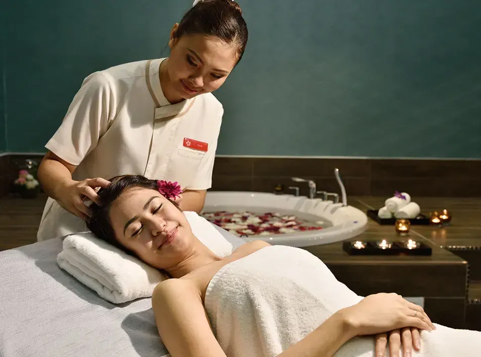 Woman having a massage session in Lexis Hibiscus