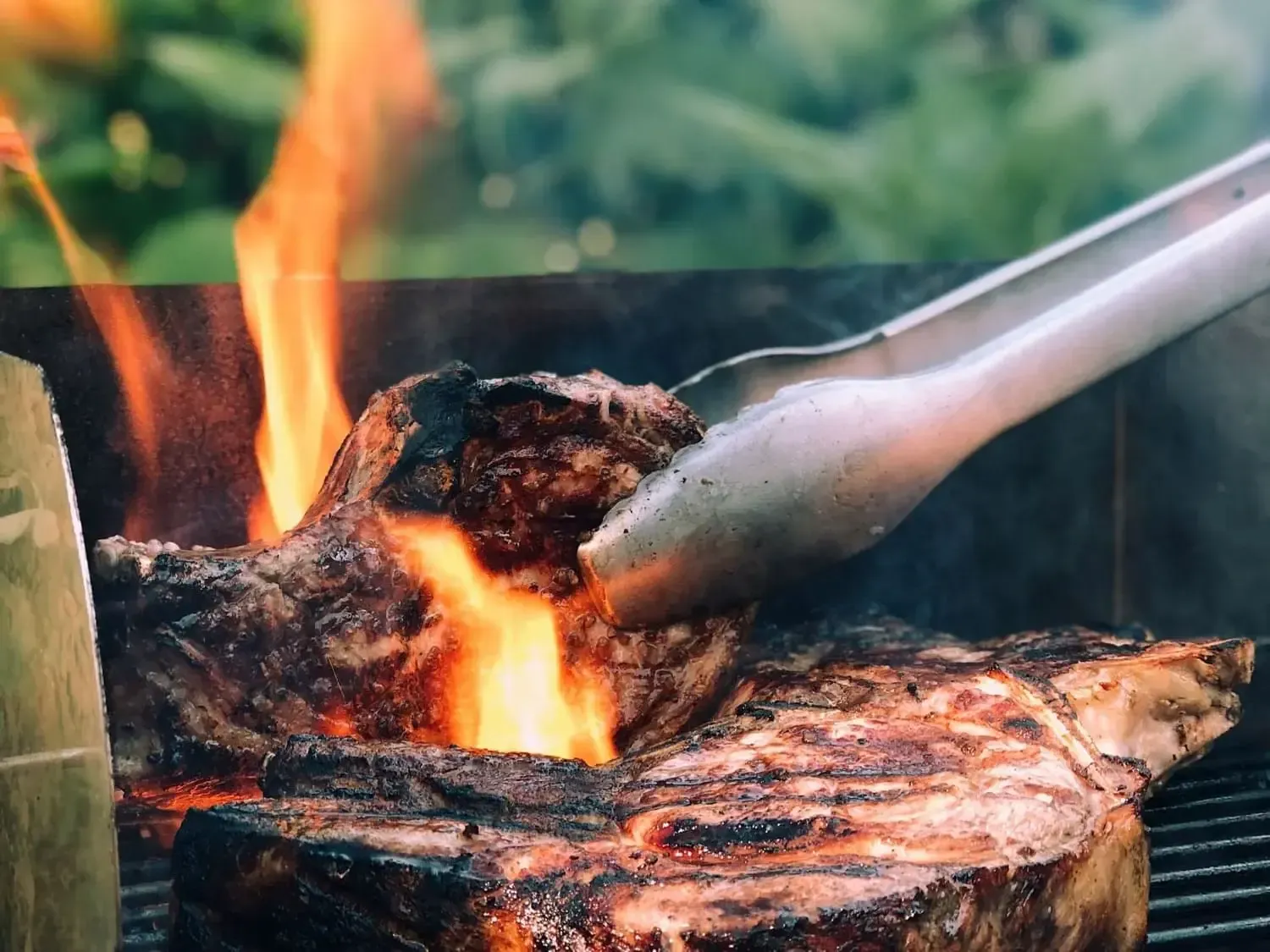 barbecue de viande au feu de bois azalai hotel cotonou
