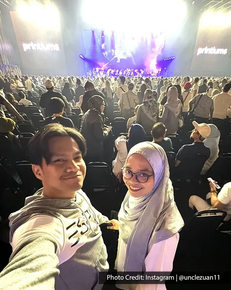 Couple taking a selfie during a concert at Mega Star Arena