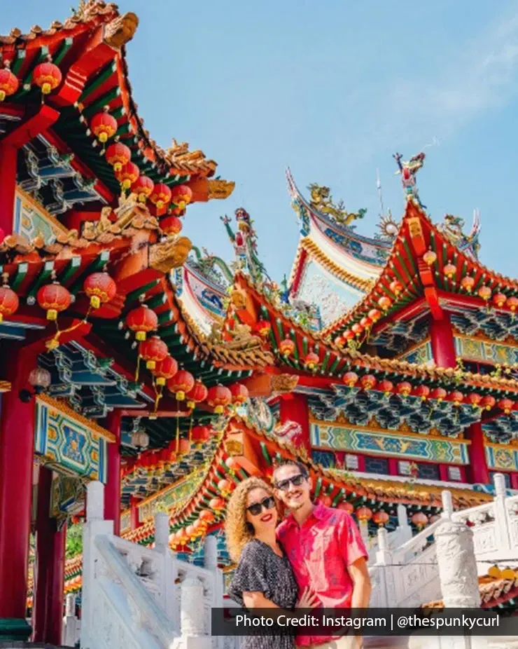 Couple posing at Thean Hou Temple in Kuala Lumpur