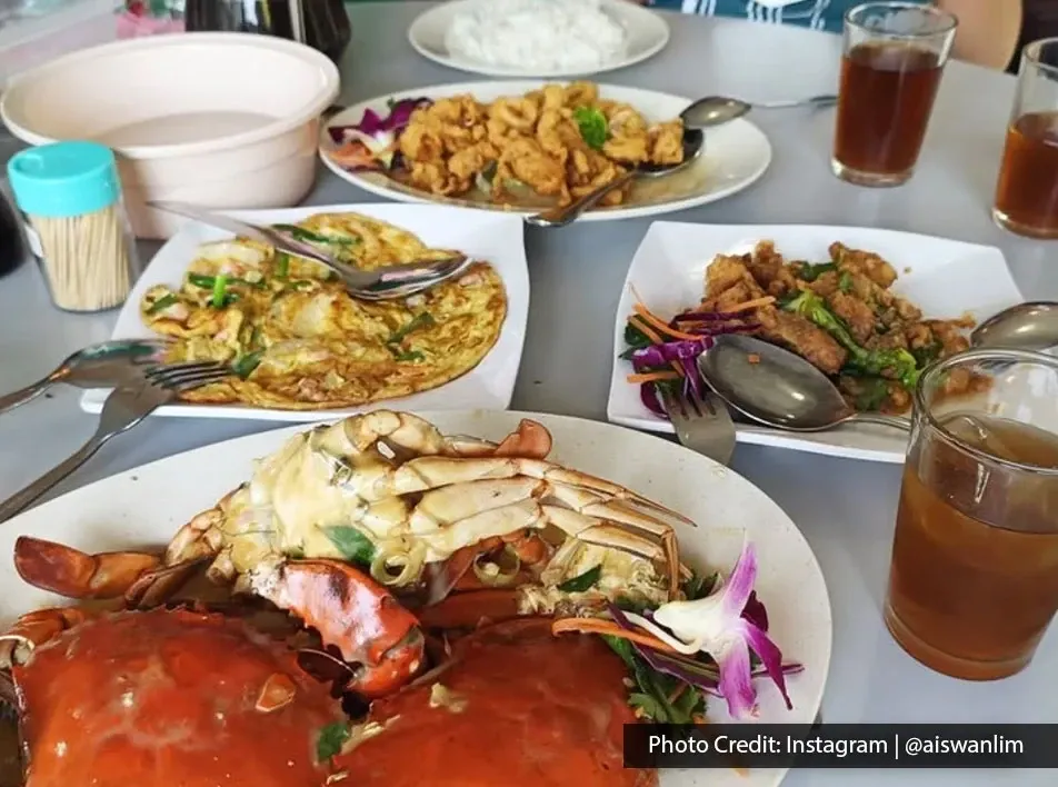 Seafood feast with crab at Weng Yin Seafood Village.