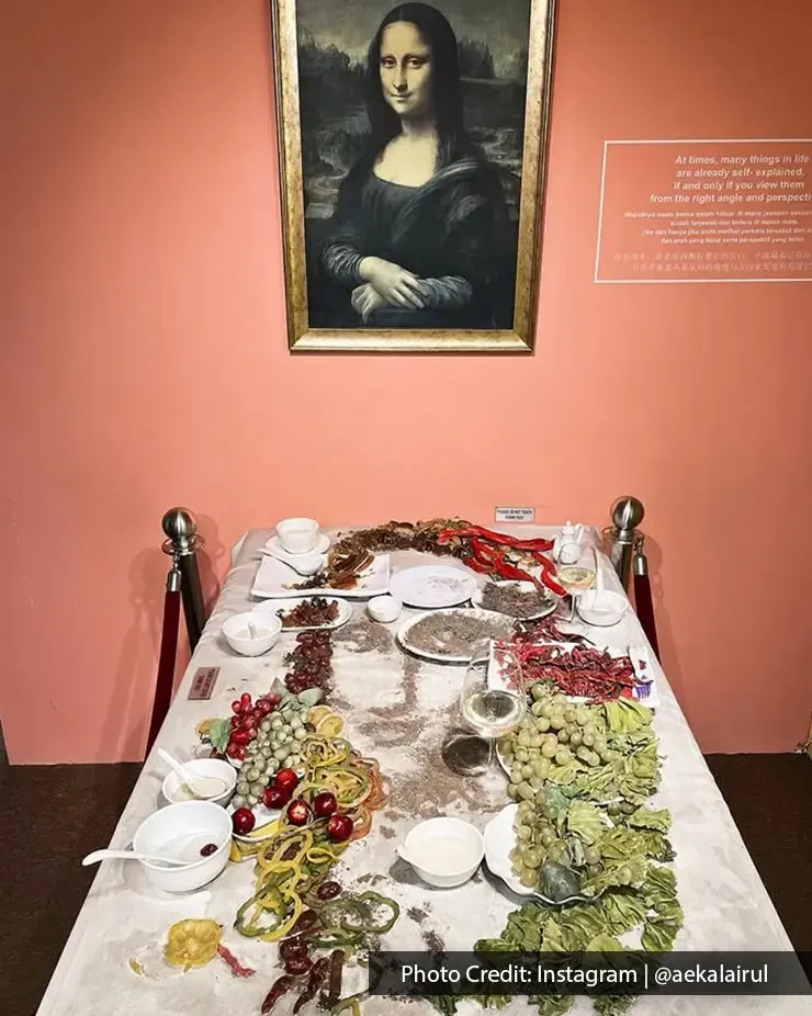 Food art beneath Mona Lisa painting at Wonderfood Museum – Lexis Suites Penang