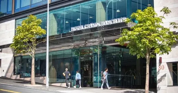 Entrance to Hotel Grand Chancellor Auckland on Wellesley Street West