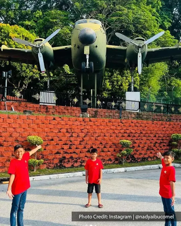 Three children were taking a picture with the military aircraft display at Port Dickson's Army Museum - Grand Lexis Port Dickson