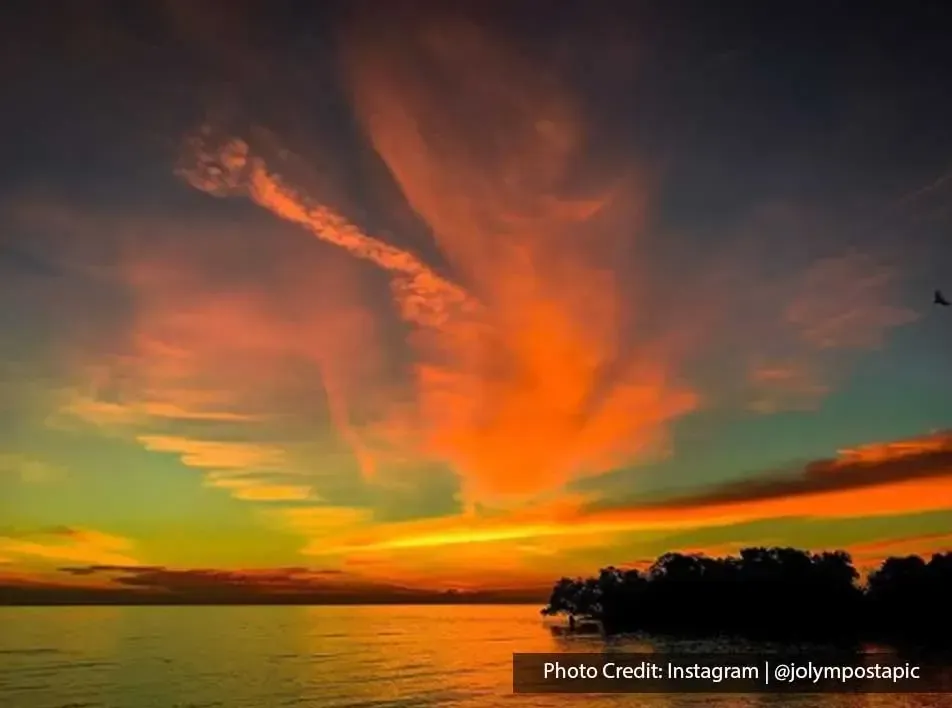 vibrant hues of orange and pink in a breathtaking sunset view - Grand Lexis PD