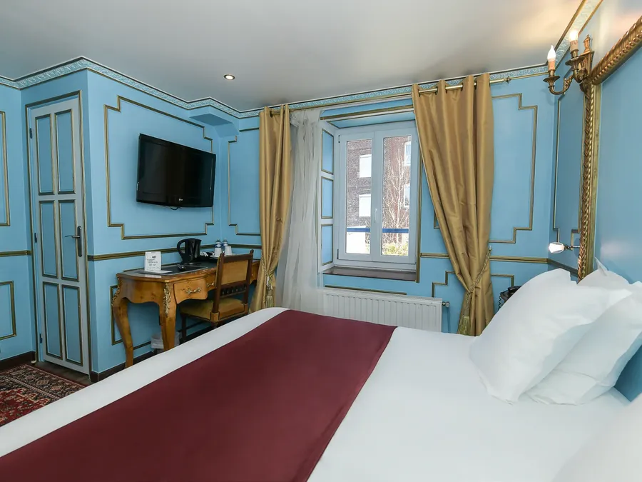 Chambre Excellence avec lit et télévision chez Hôtel Villa Aultia à Ault.