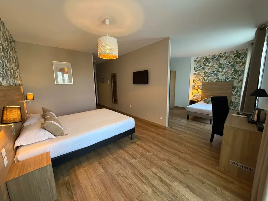 Chambre familiale au Le Grand Hôtel Molière à Pézenas.