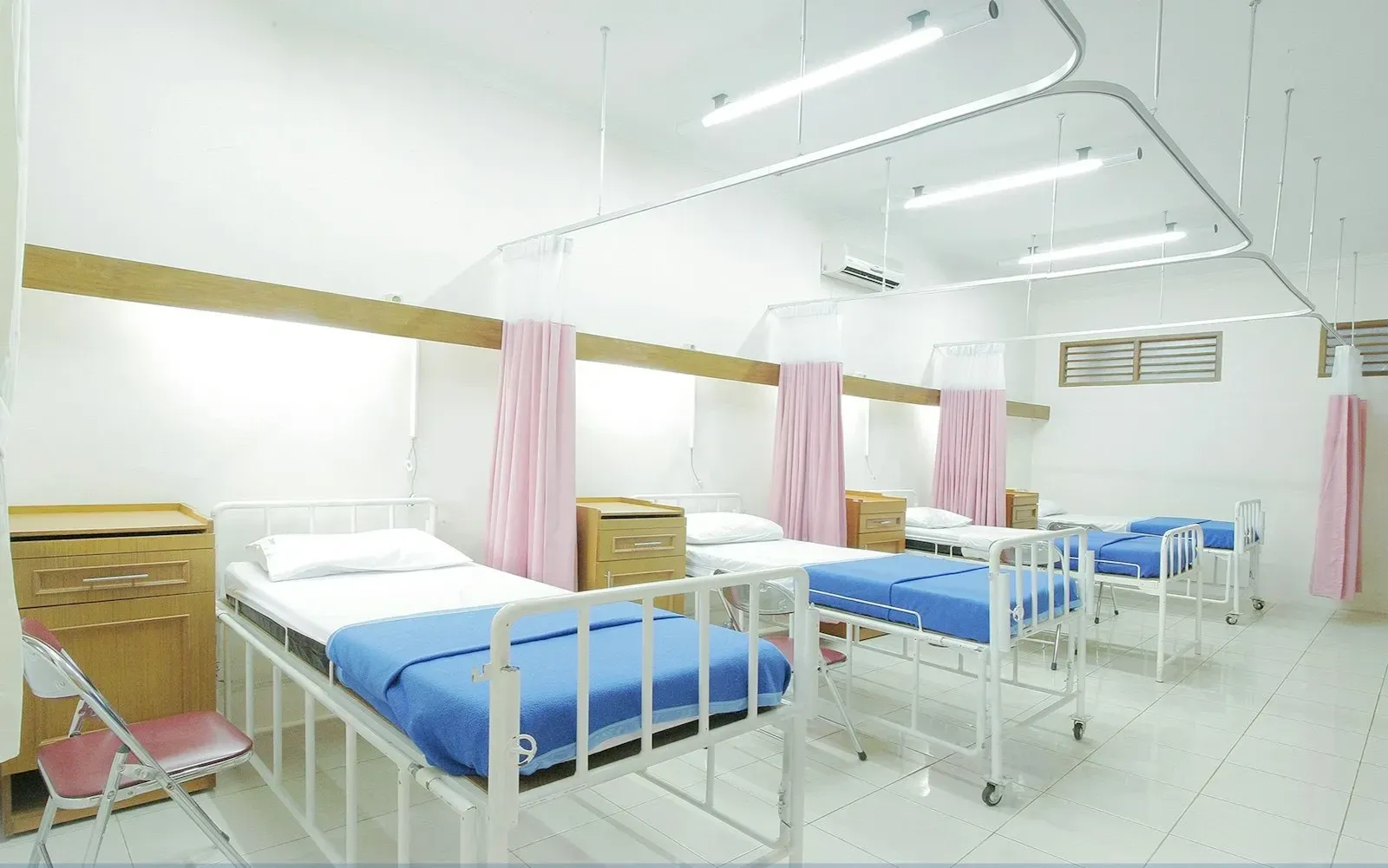 A bright, modern hospital ward