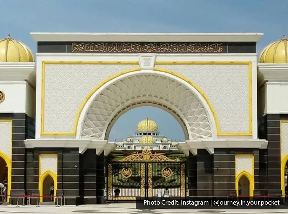 Main entrance gate of Istana Negara in Kuala Lumpur