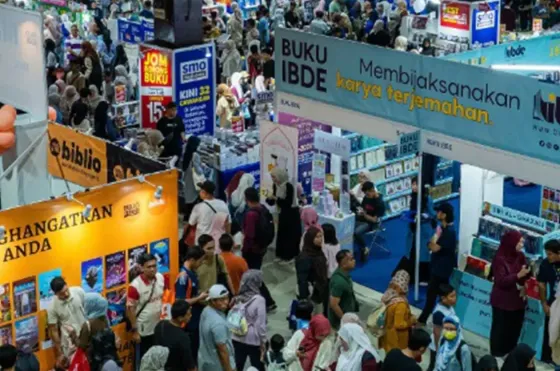 A large crowd of diverse people gathers at Kuala Lumpur International Book Fair - Imperial Lexis Kuala Lumpur